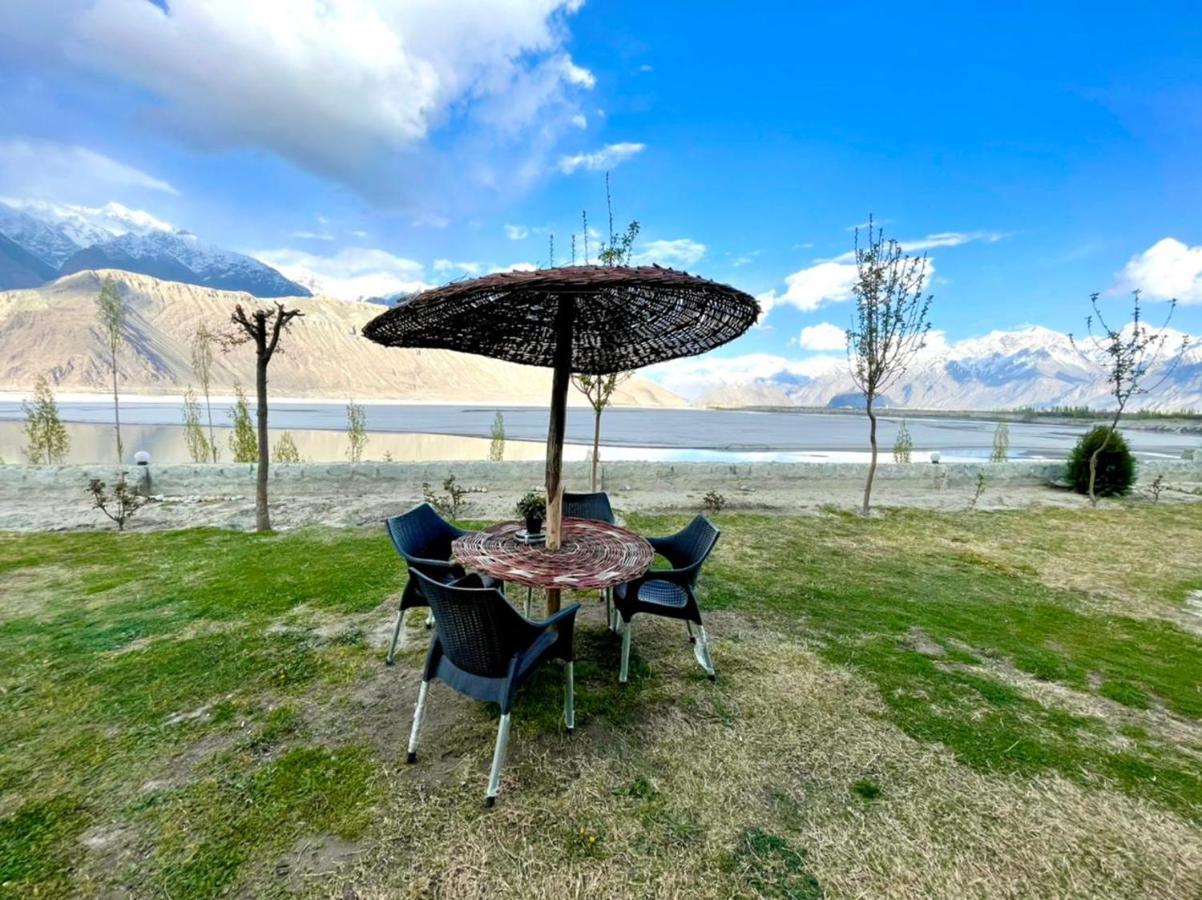 Indus View Hotel Skardu Zewnętrze zdjęcie