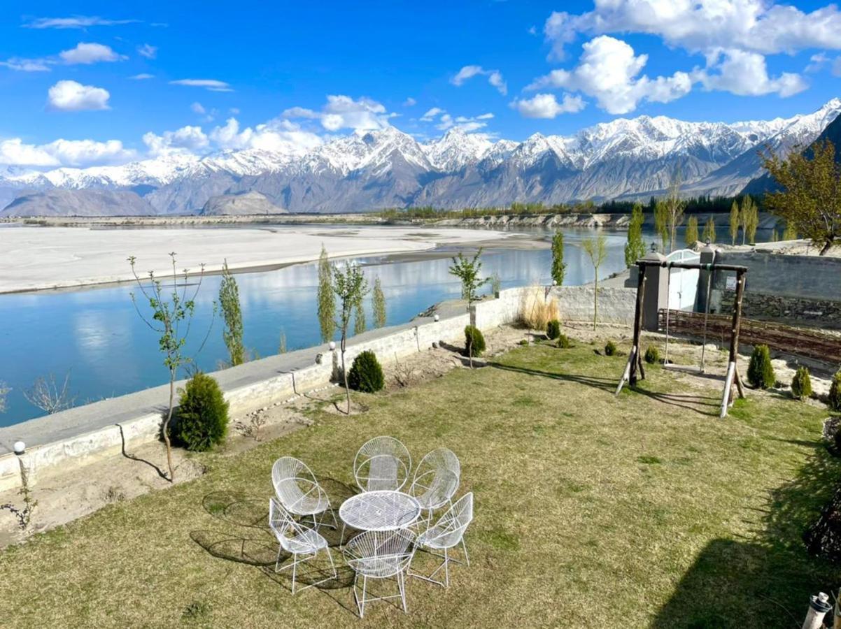 Indus View Hotel Skardu Zewnętrze zdjęcie